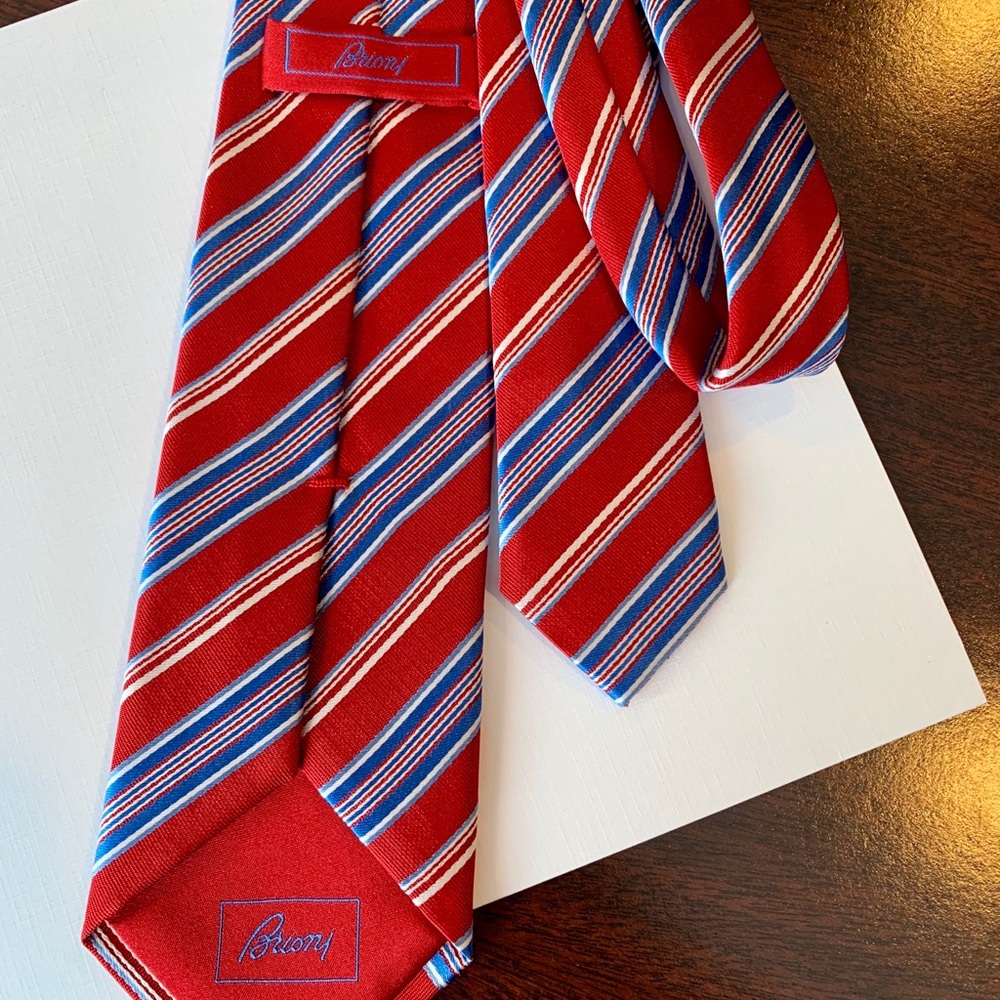 NWOT Brioni red blue stripe tie